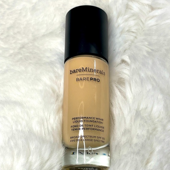 ❤️NEW❤️ BARE MINERALS BarePro 24H Liquid Full Coverage Foundation in cool beige - Picture 1 of 3